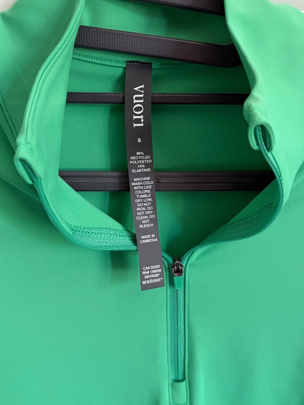Vuori Bergamot Green Small Studio Half Zip Performance Top - Picture 2 of 4